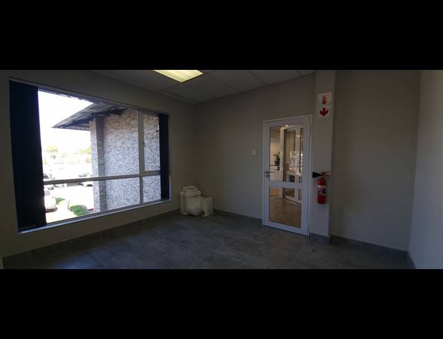 101M² OFFICE TO LET IN HILTON CENTRAL